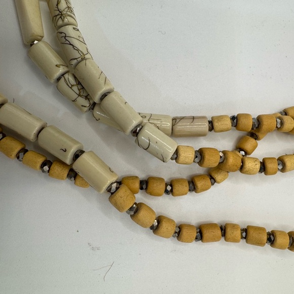Source Unknown Cream and Tan Beaded Necklace - Picture 4 of 4